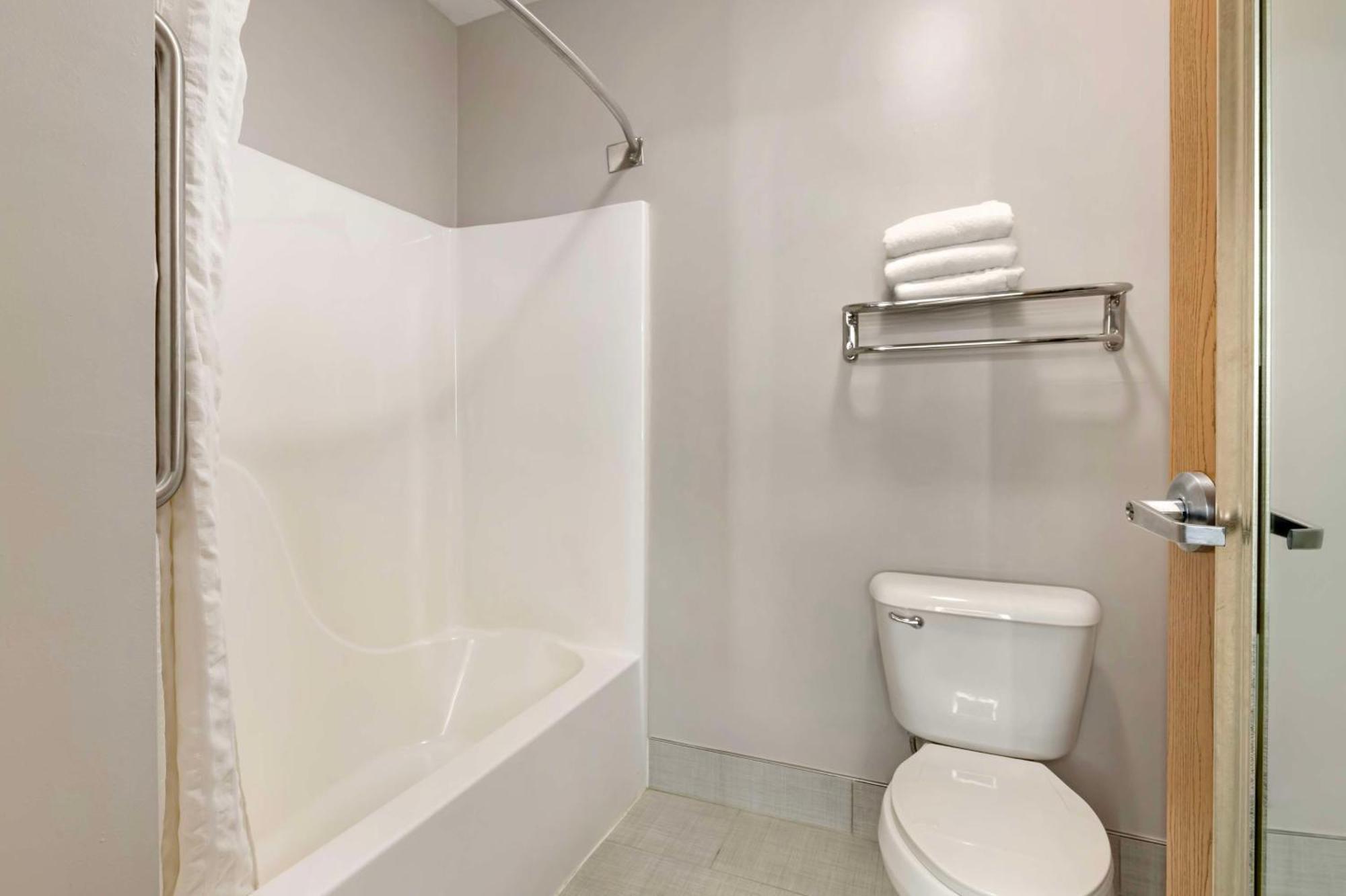 Hotel Best Western Plus I-90/i-35 4*