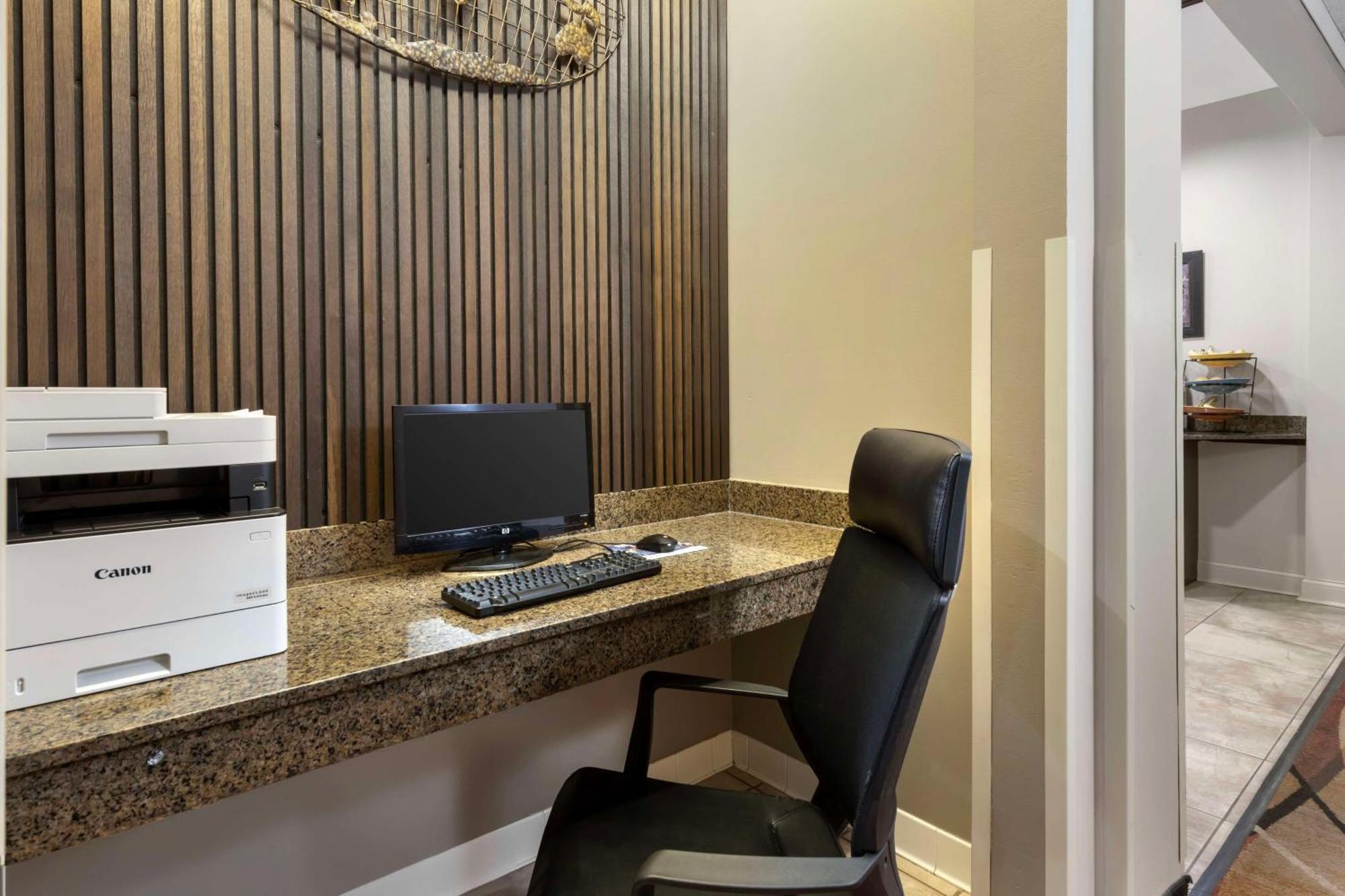 Best Western Plus I-90/i-35 4*